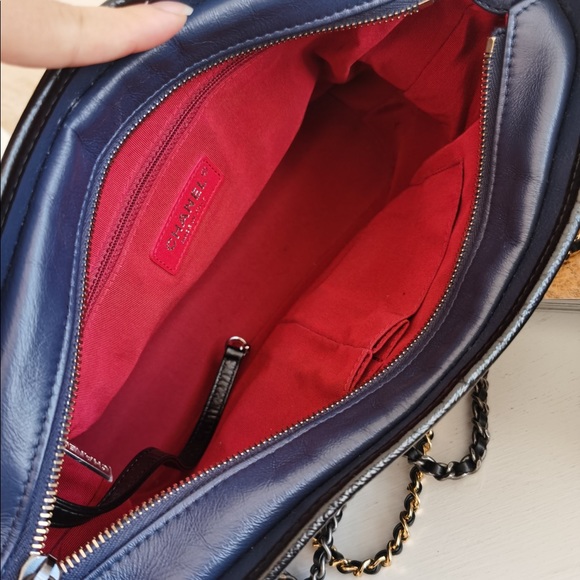 Chanel Gabrielle Bag medium Blue & Black - Picture 8 of 9